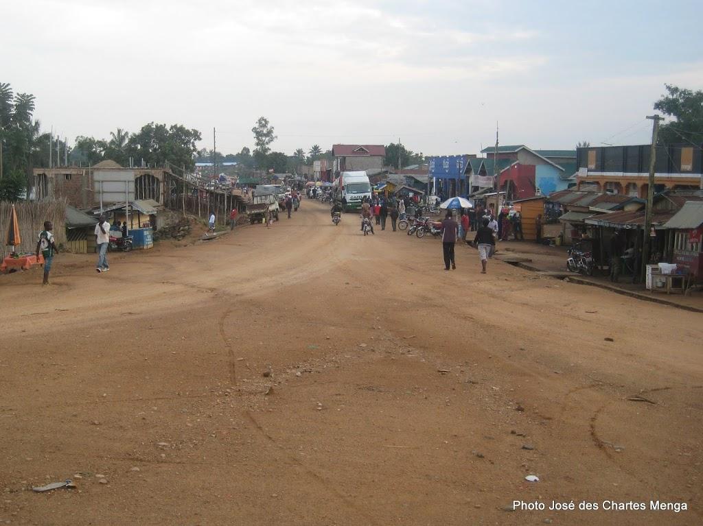 La Route nationale N°4 au niveau de la cité de Komanda en Ituri, le 15/08/2015. Ph. Radio Okapi /José des Chartes Menga