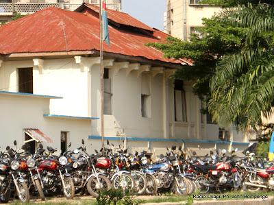 Des motos saisies au poste de la police spéciale de roulage à Kinshasa-Gombe. Radio Okapi/Ph. John Bompengo