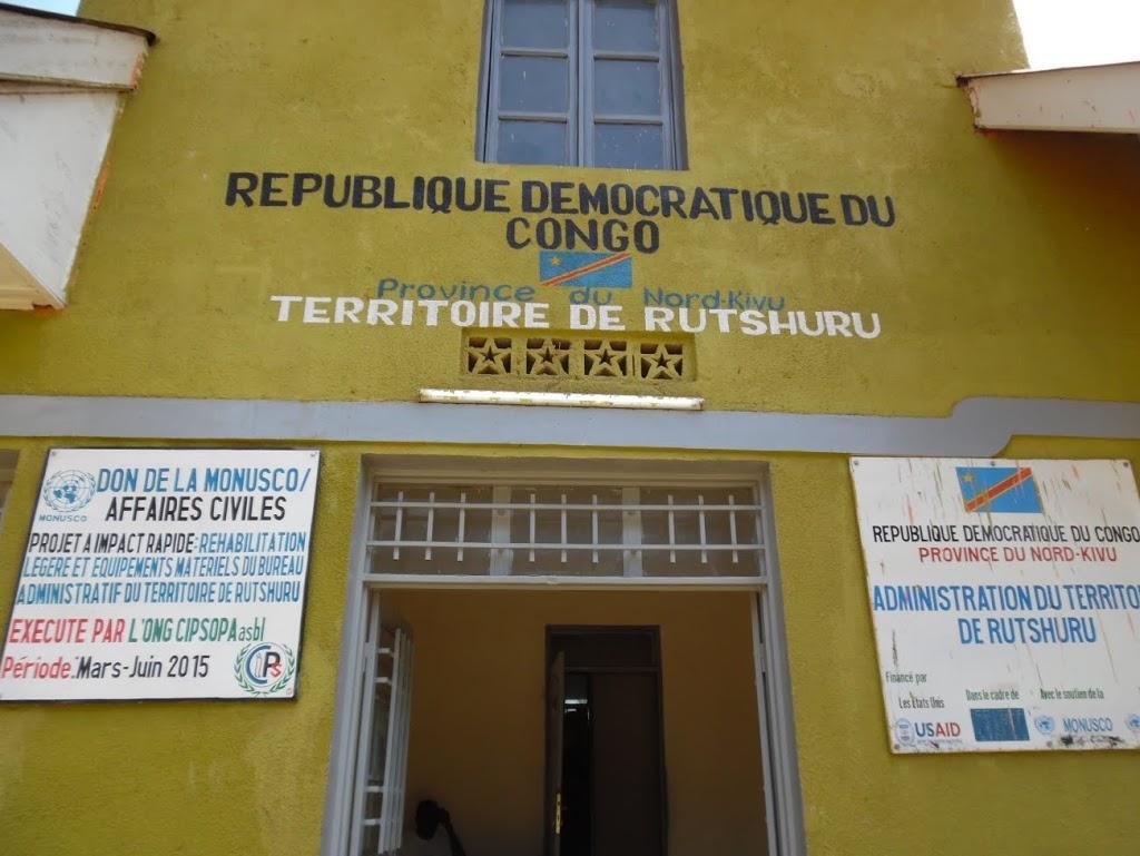 Bureau de l&rsquo;administration du territoire de Rutshuru (Nord-Kivu), réhabilité dans le cadre des projets à impact rapide de la Monusco. Décembre 2015. Photo Radio Okapi/Bernardin Nyangi