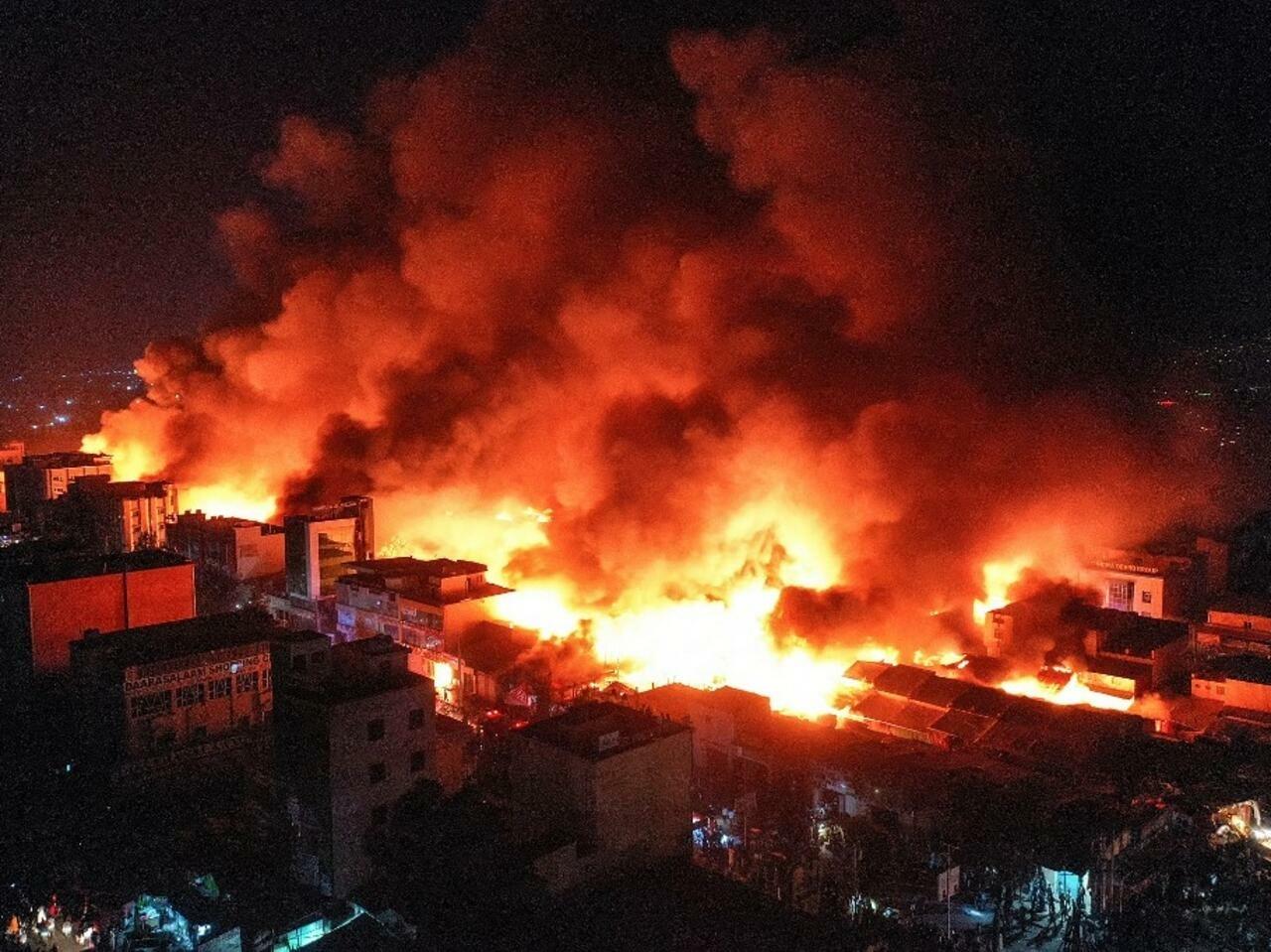 This aerial view shoes plumes of smoke billowing from the site of a fire that broke out at the Waaheen market in Hargeisa, Somaliland, on April 2, 2022. – A massive fire tore through the main market in the city of Hargeisa in northern Somalia overnight, injuring about two dozen people and destroying hundreds of businesses, officials said on April 2, 2022. (Photo by MATAAN YUUSUF / AFP)