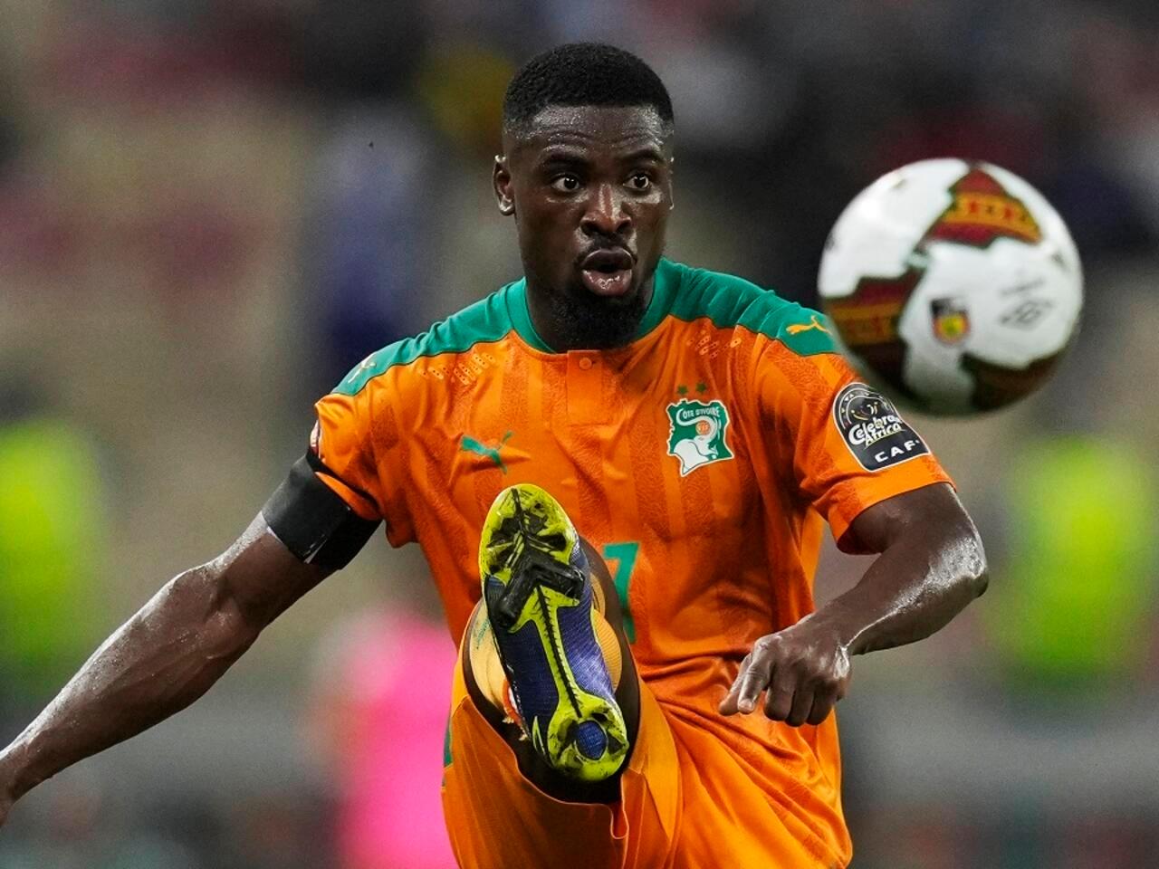Ivory Coast&rsquo;s Serge Aurier controls the ball during the African Cup of Nations 2022 round of 16 soccer match between Ivory Coast and Egypt at the Japoma Stadium in Douala, Cameroon, Wednesday, Jan. 26, 2022. (AP Photo/Themba Hadebe)