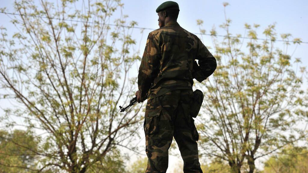 A Malian soldier takes position as junta leader speaks on April 3, 2012 at Kati military camp near Bamako. Mali&rsquo;s under-fire junta on Tuesday called a national meeting on the country&rsquo;s future as it seeks a way out of a growing crisis and threatened to prosecute ousted President Amadou Toumani Toure. AFP PHOTO / ISSOUF SANOGO