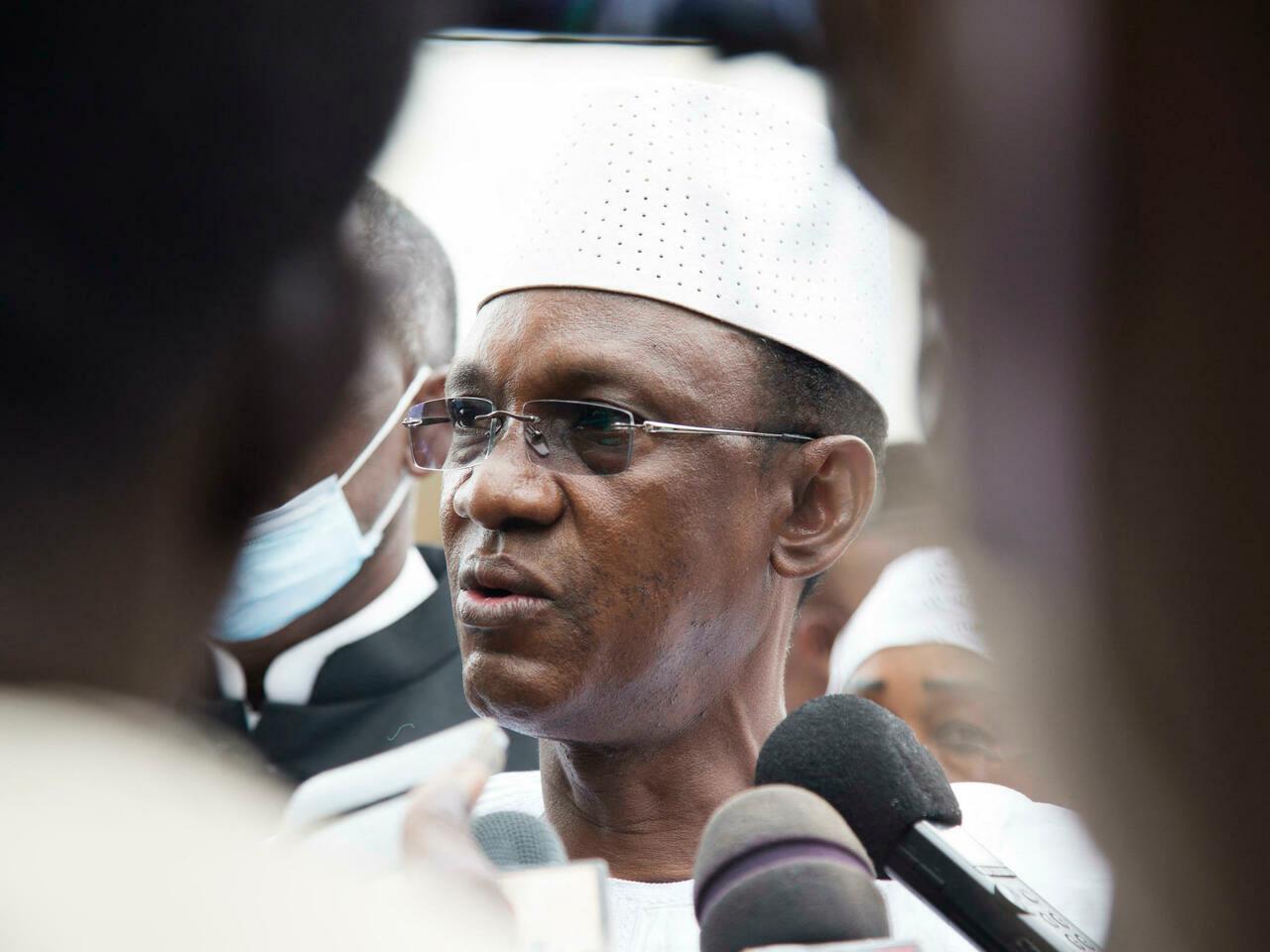 (FILES) In this file photo taken on August 26, 2020 Choguel Maiga of M5-RFP speaks to the press after a meeting with CNSP (National Committee for the Salvation of the People) leaders at the CNSP headquarters on the military base in Kati, Mali, just outside of Bamako. – Malian political veteran Choguel Maiga was named transitional prime minister of Mali on June 7, 2021, according to a statement read out on the country’s national broadcaster. The announcement comes hours after Colonel Assimi Goita was sworn in as the transitional president, after leading the second military coup in nine months on May 24, 2021. (Photo by ANNIE RISEMBERG / AFP)