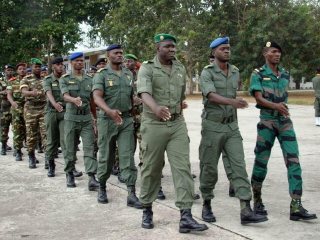 Students at the military school of Makabandilou, in the suburbs of Brazzaville march on September 20, 2010 during the inauguration of the school financed by France and Congo. AFP PHOTO / STR (Photo by STR / AFP)